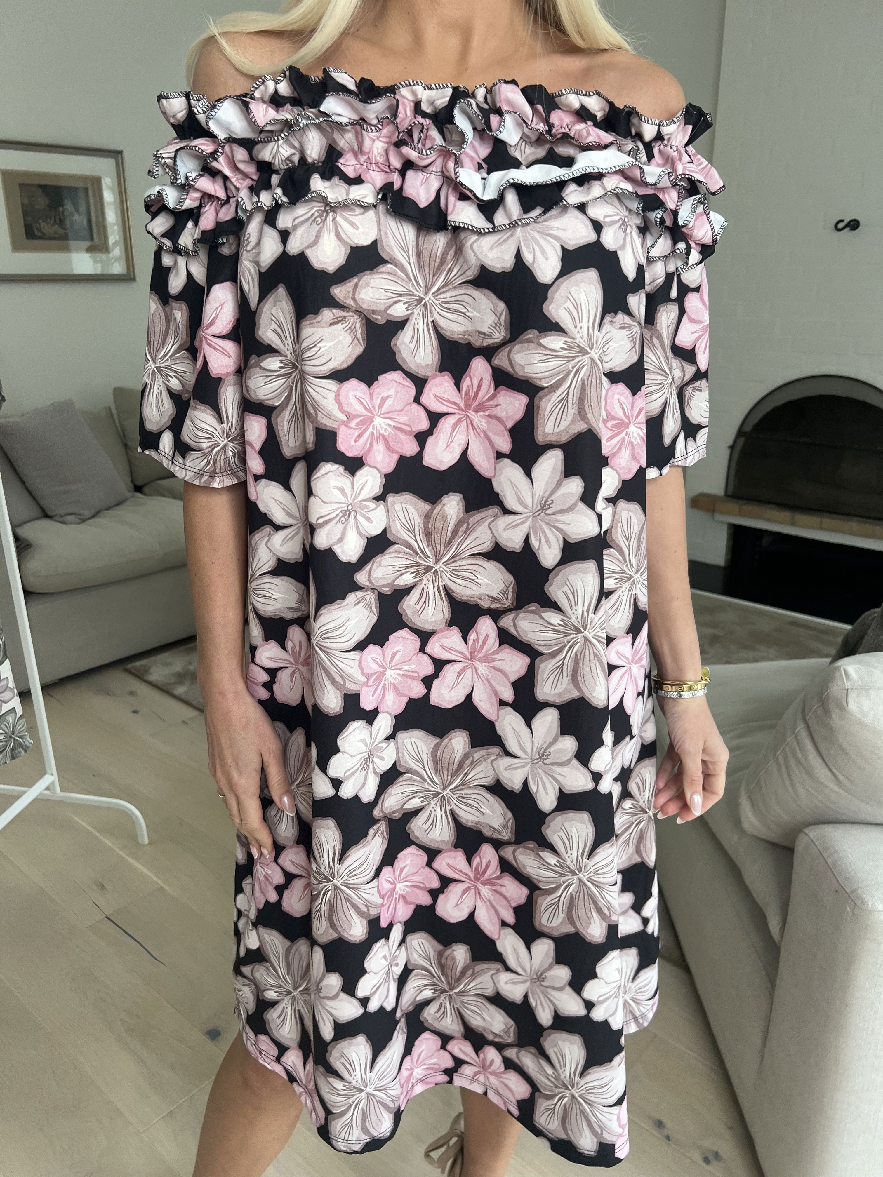 Chili Sleeveless Dress Flower - Blommig klänning med volanger